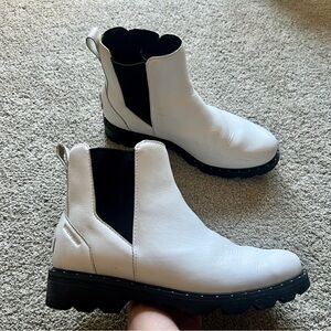 Sorel Chelsea Lennox Size 10.5 Lug Sole Ankle Boots White Leather Pull On